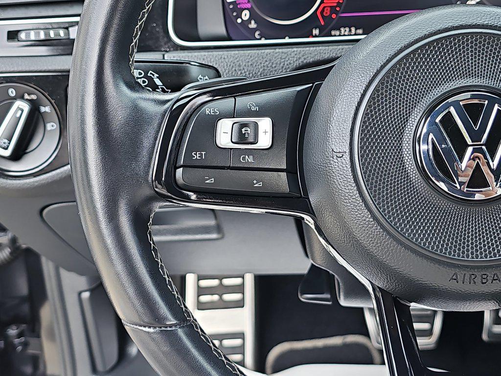 Photo 25 of this Volkswagen Golf R