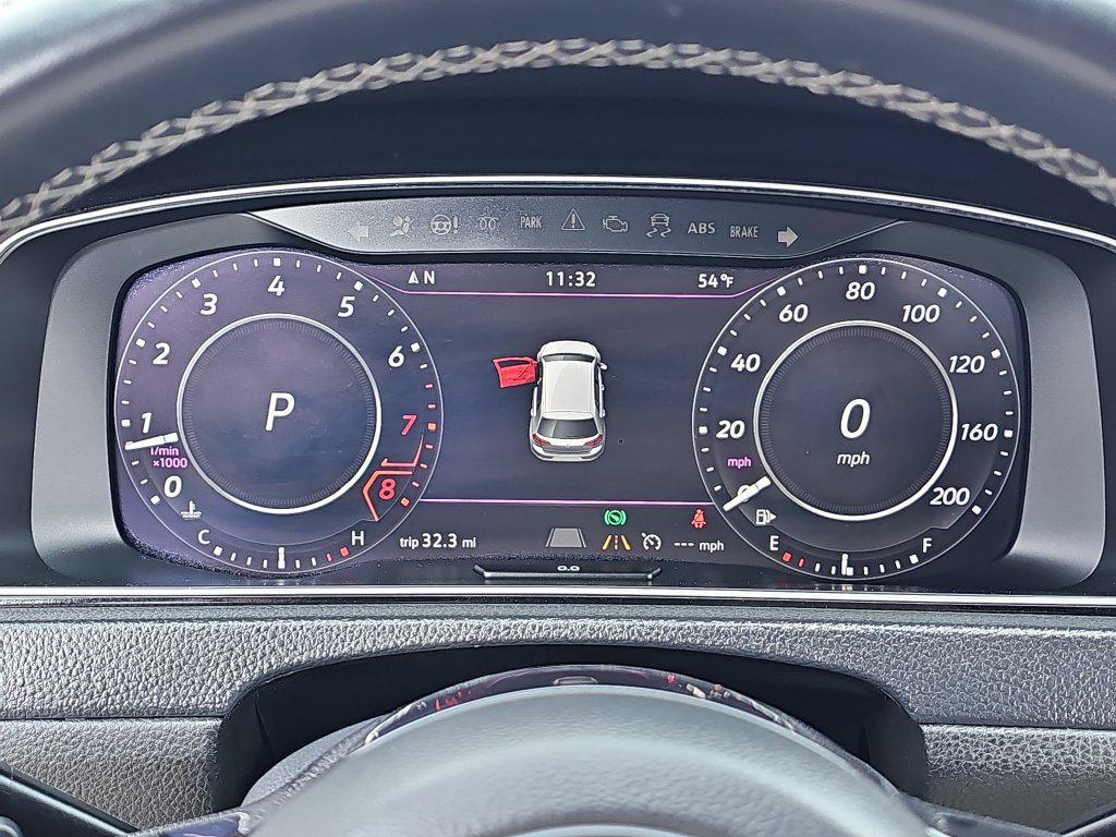 Photo 26 of this Volkswagen Golf R