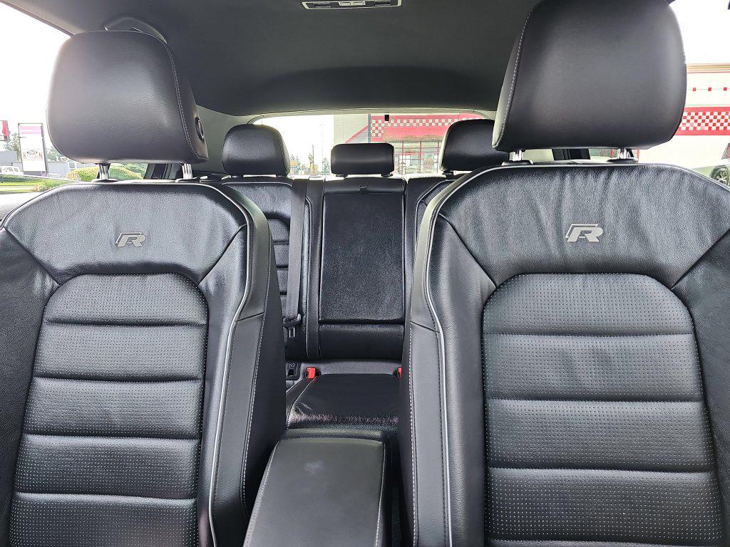 Photo 32 of this Volkswagen Golf R
