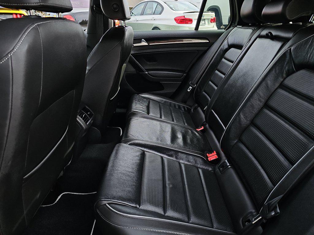 Photo 33 of this Volkswagen Golf R