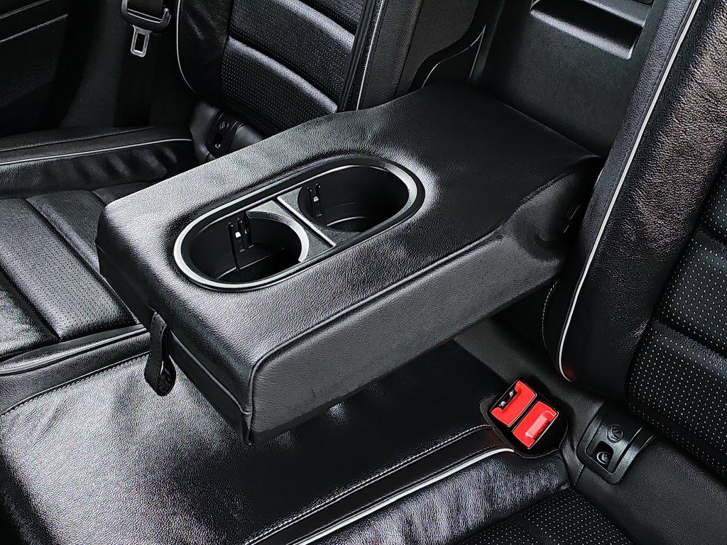 Photo 34 of this Volkswagen Golf R
