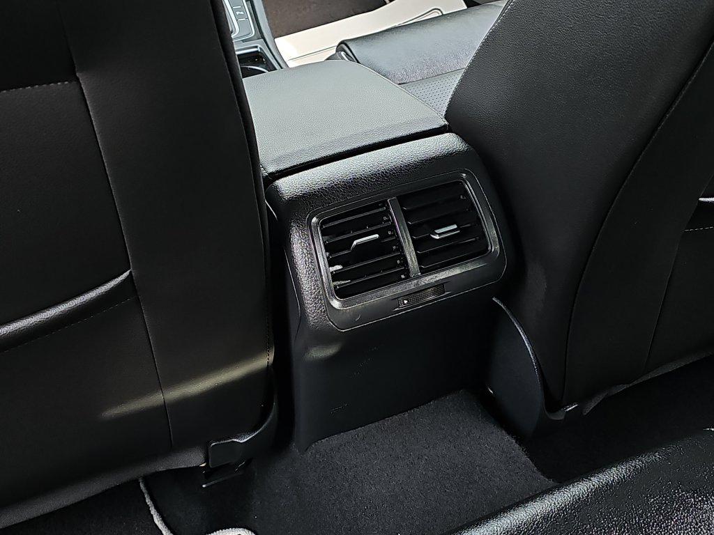 Photo 35 of this Volkswagen Golf R
