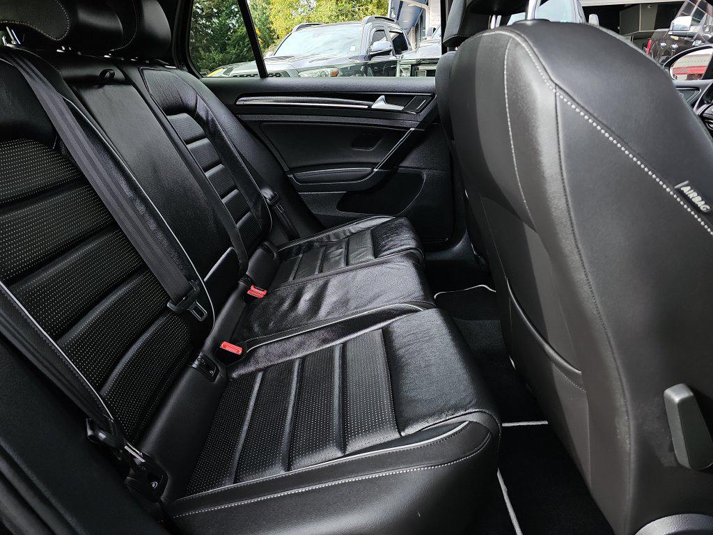 Photo 37 of this Volkswagen Golf R