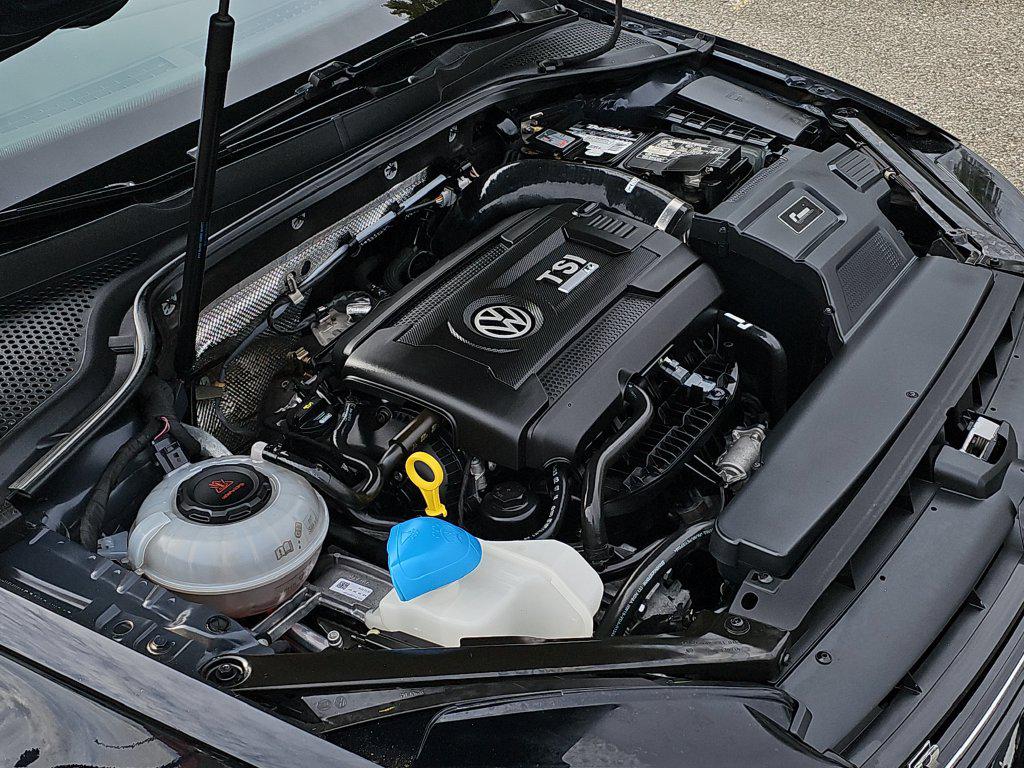 Photo 41 of this Volkswagen Golf R