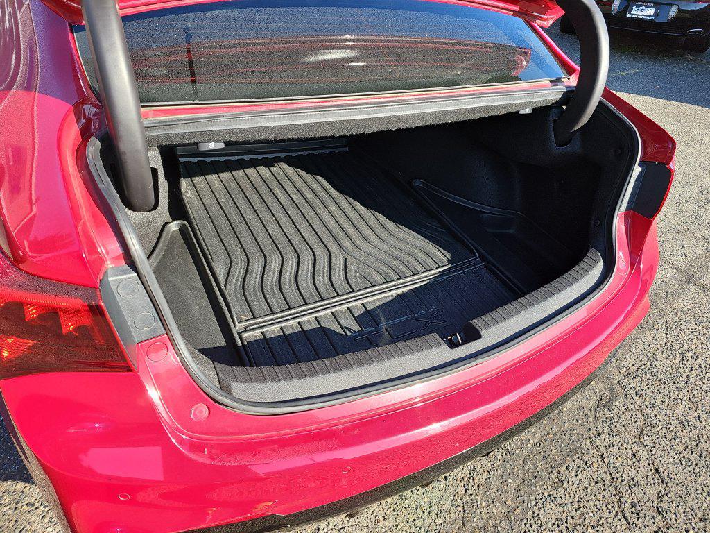Photo 18 of this Acura TLX