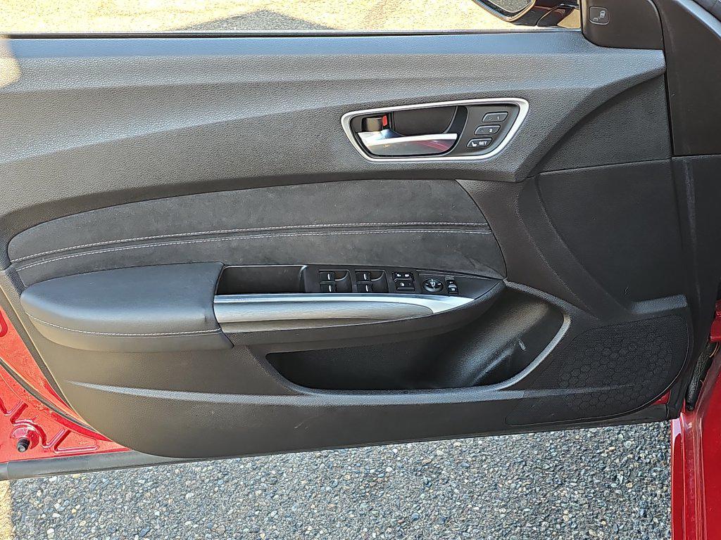 Photo 21 of this Acura TLX