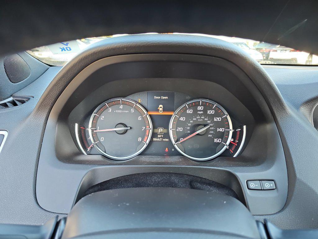 Photo 26 of this Acura TLX
