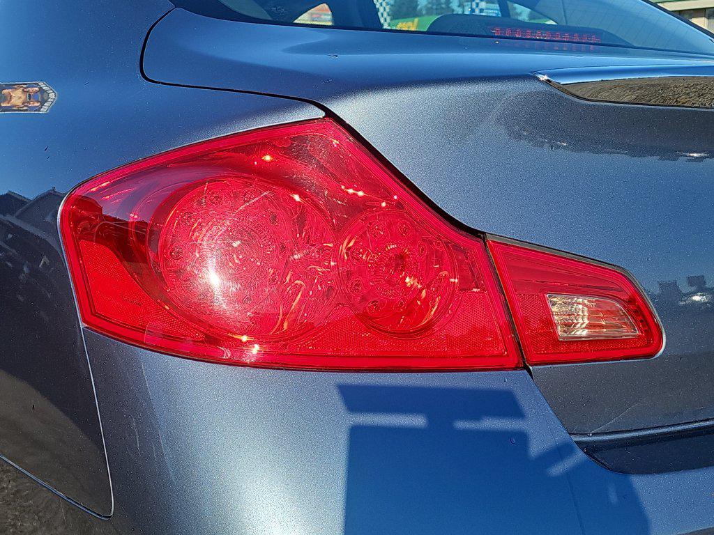 Photo 17 of this INFINITI G35 Sedan