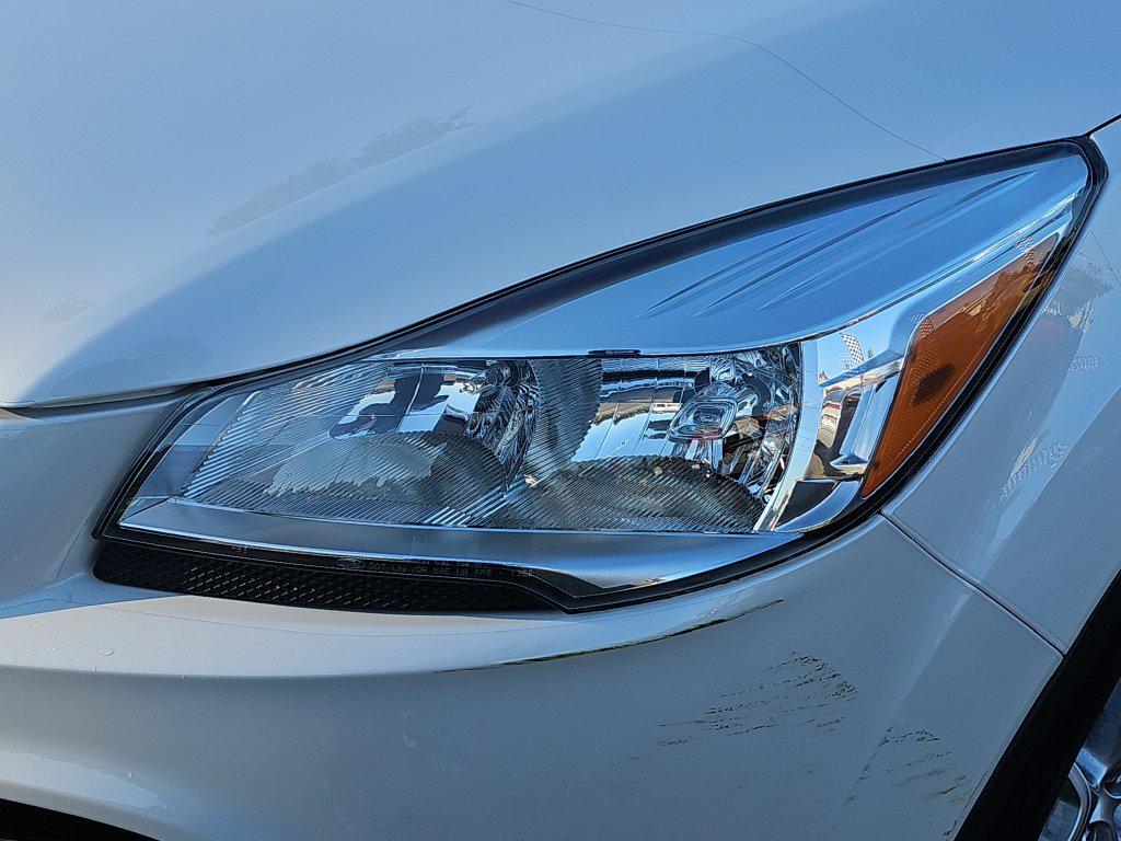 Photo 16 of this Ford Escape