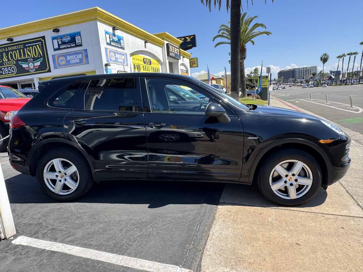 Photo 9 of this Porsche Cayenne