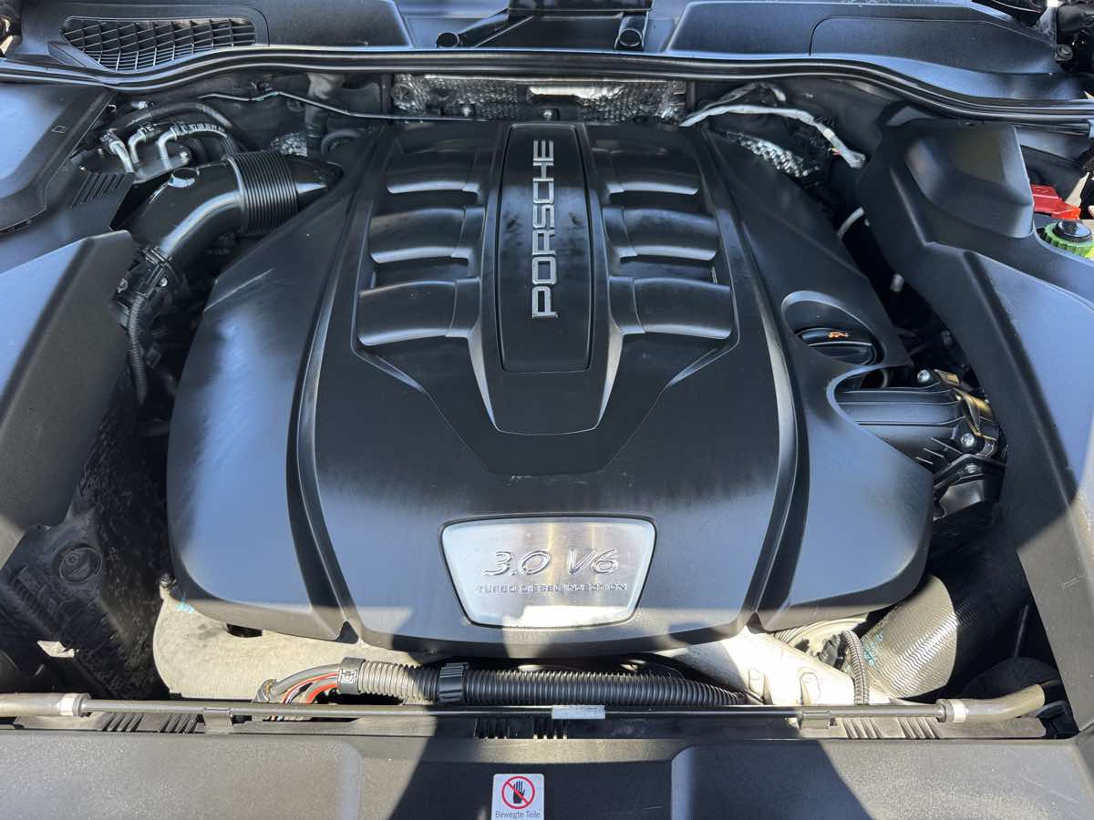 Photo 10 of this Porsche Cayenne