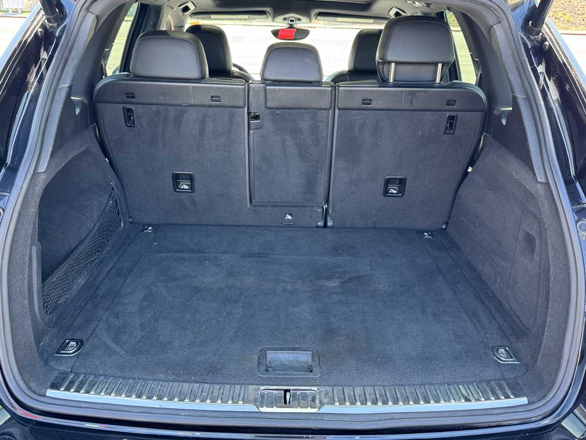 Photo 12 of this Porsche Cayenne