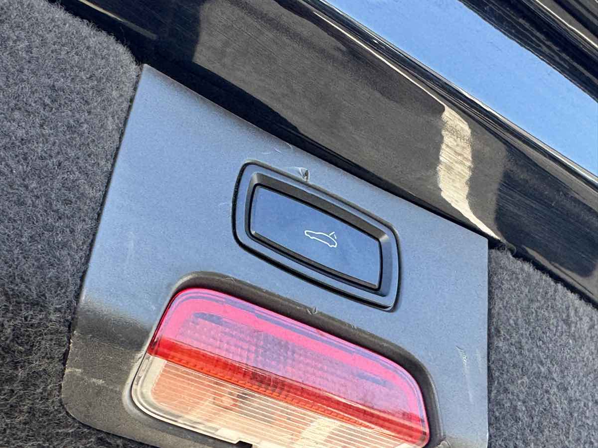 Photo 13 of this Porsche Cayenne