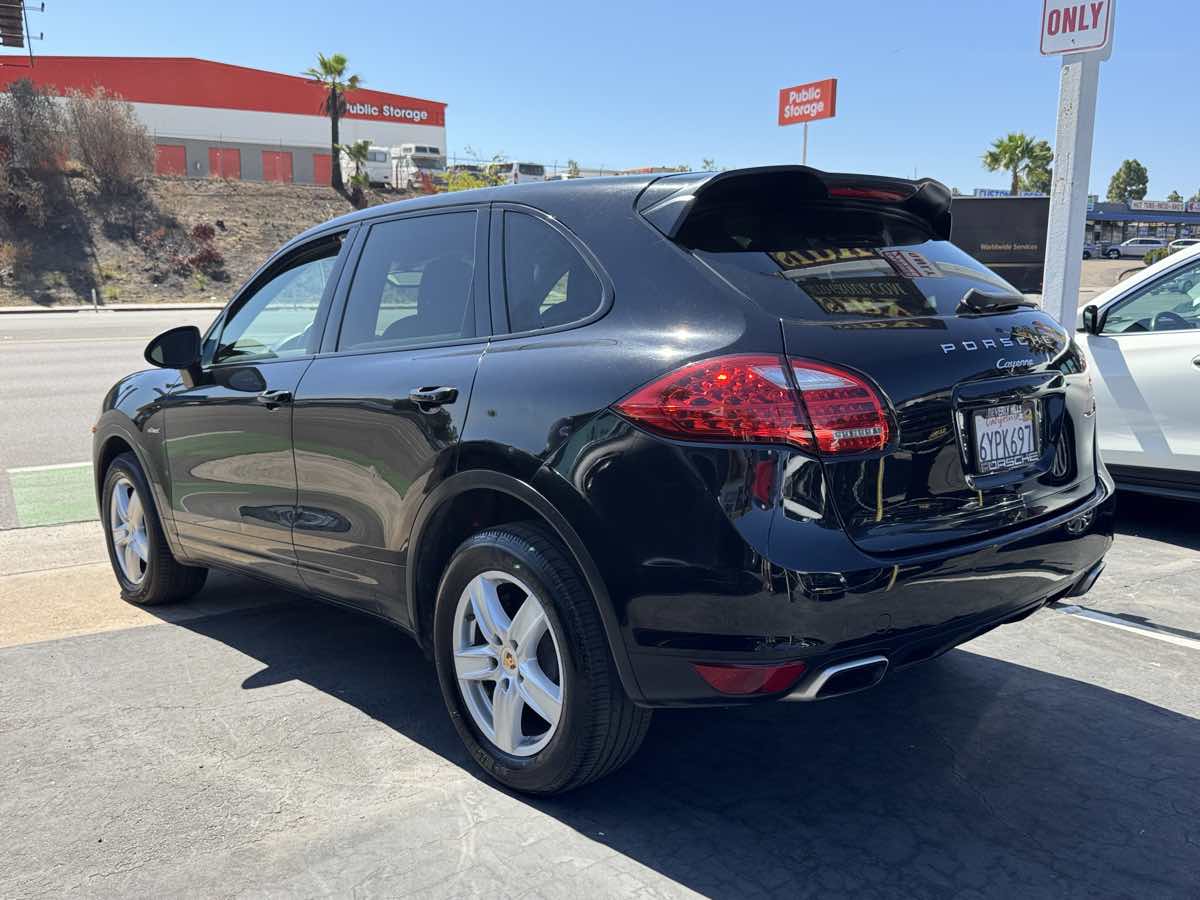 Photo 14 of this Porsche Cayenne