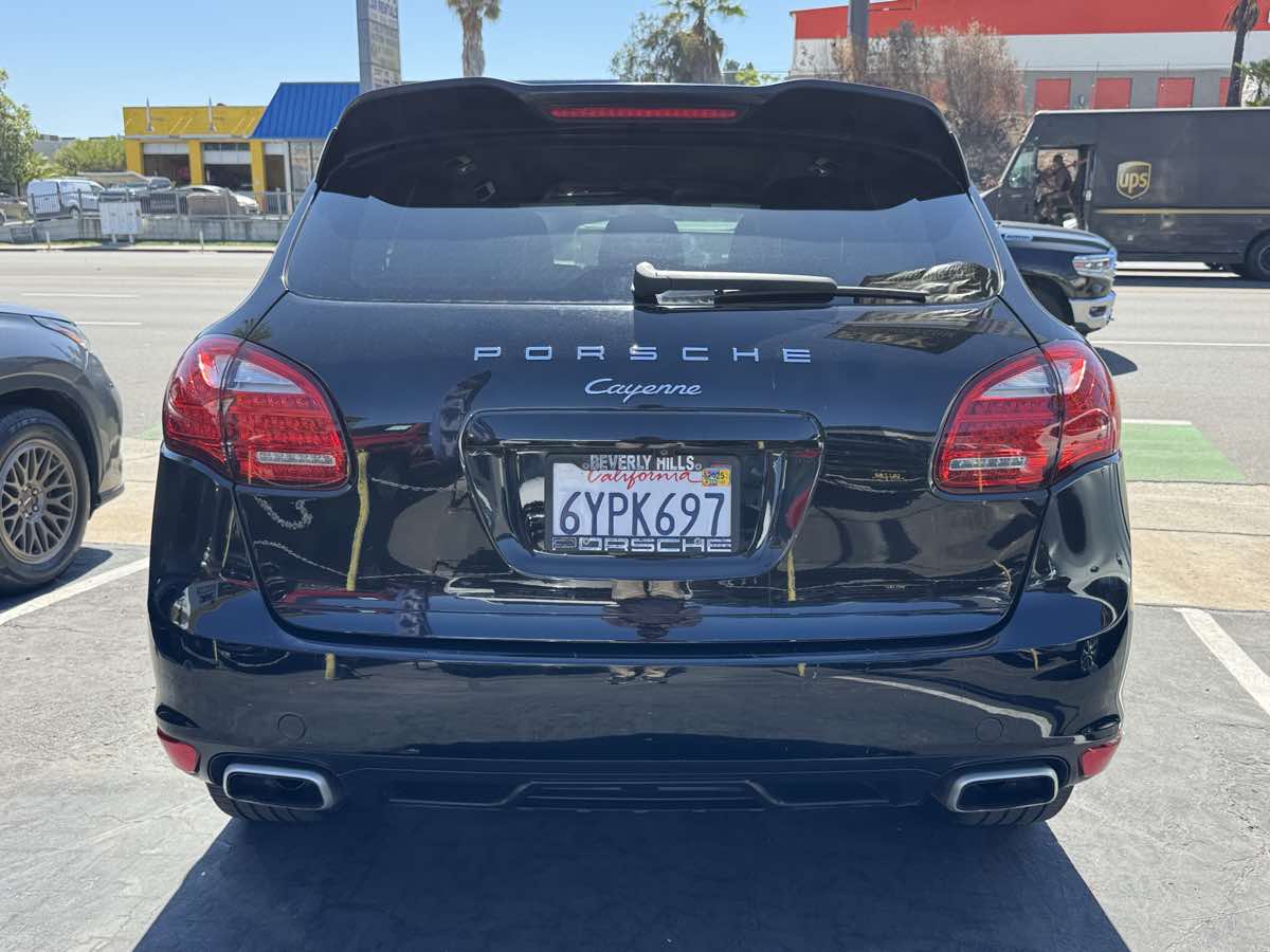 Photo 15 of this Porsche Cayenne