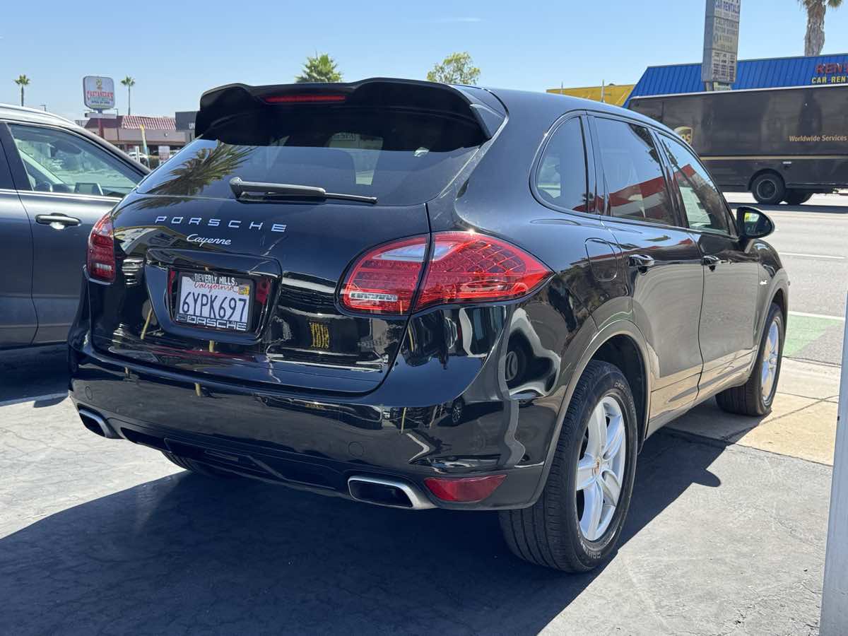Photo 16 of this Porsche Cayenne