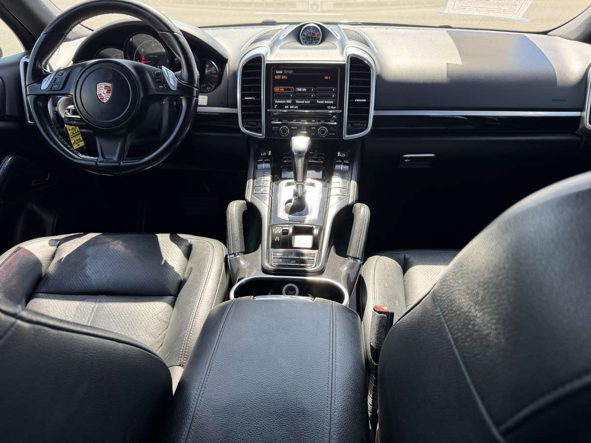 Photo 20 of this Porsche Cayenne