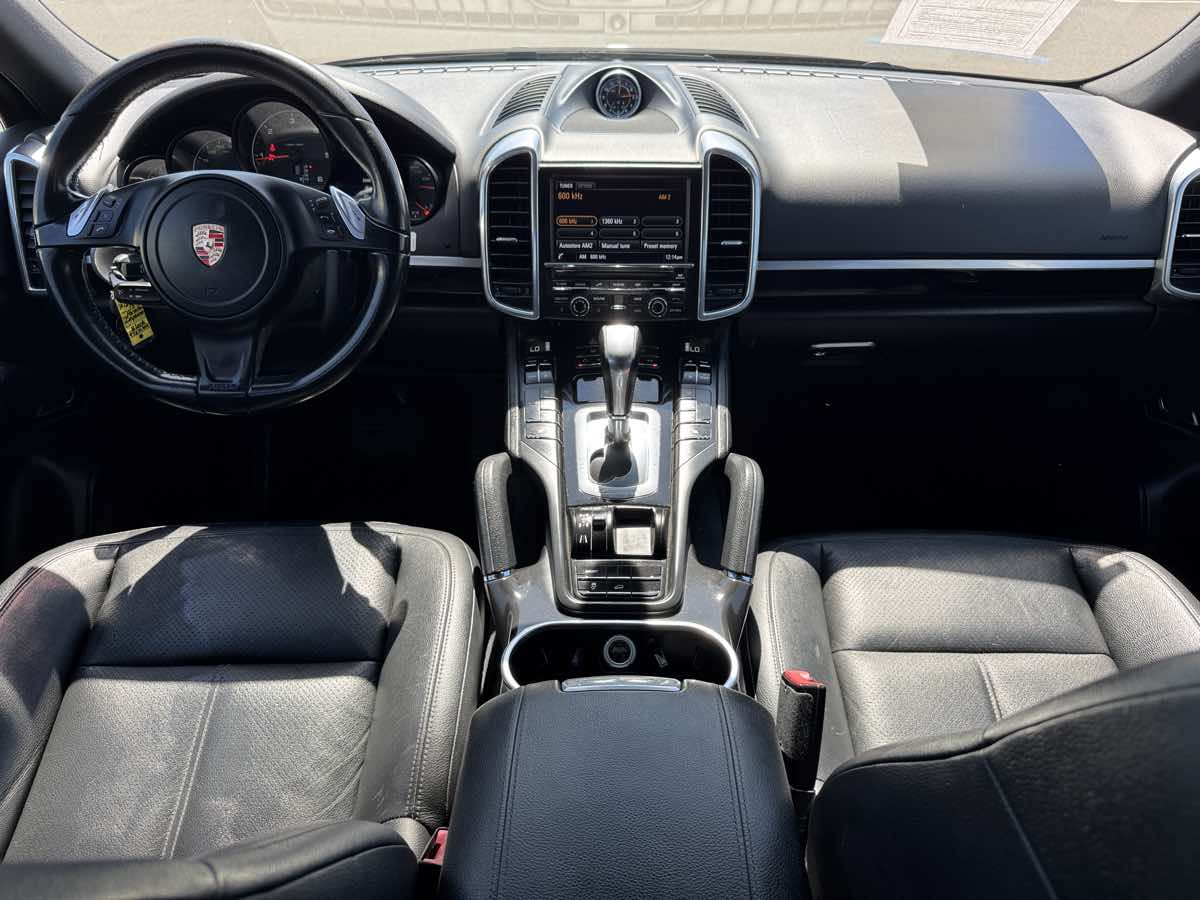 Photo 23 of this Porsche Cayenne