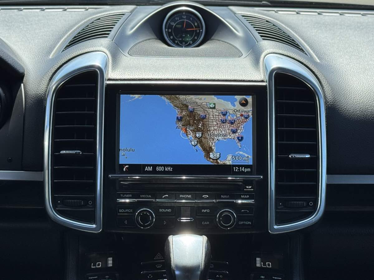 Photo 25 of this Porsche Cayenne
