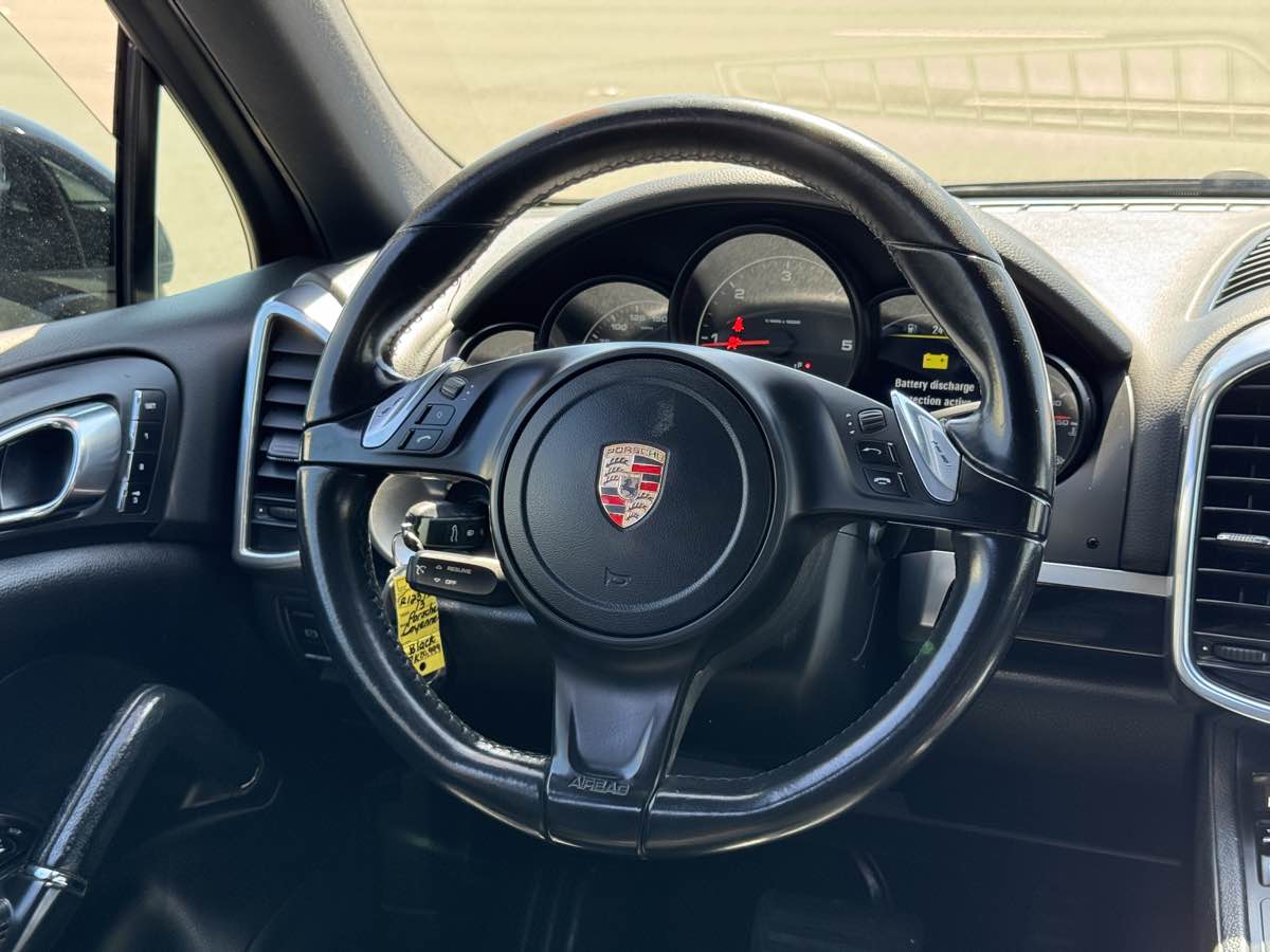 Photo 26 of this Porsche Cayenne