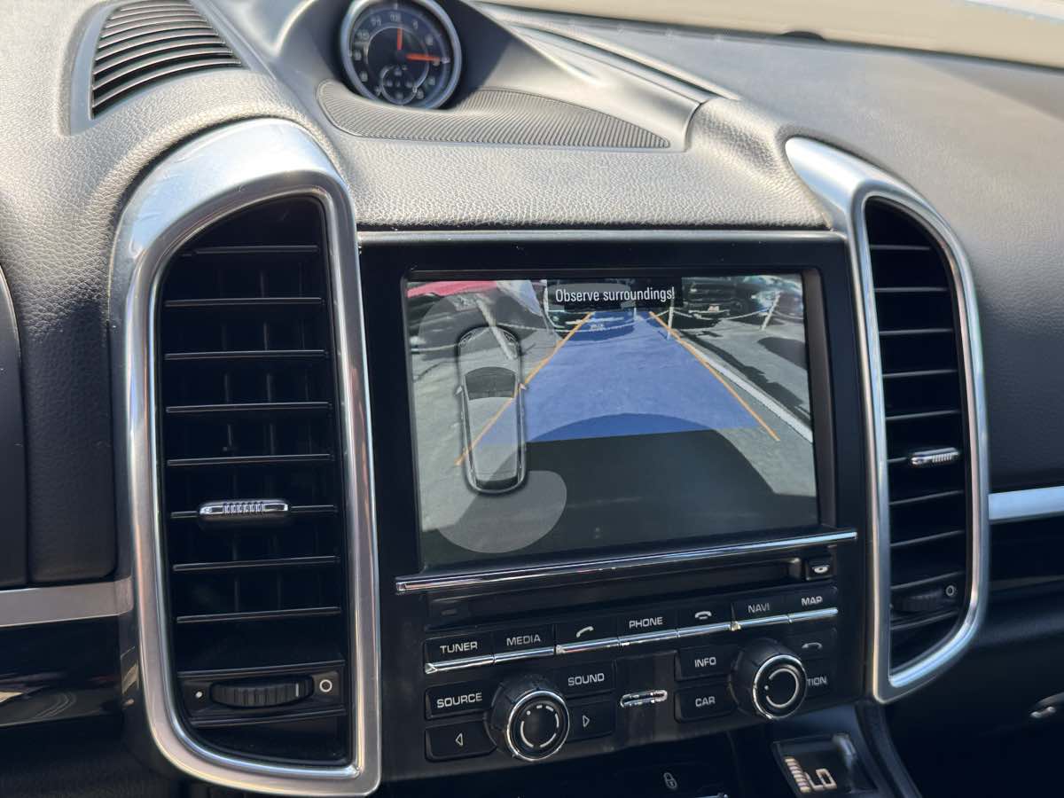 Photo 32 of this Porsche Cayenne