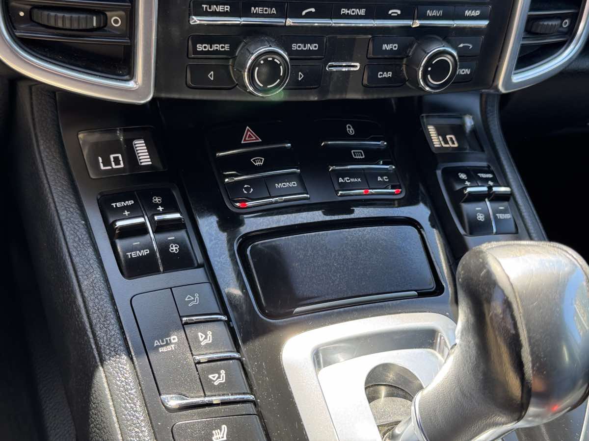 Photo 33 of this Porsche Cayenne