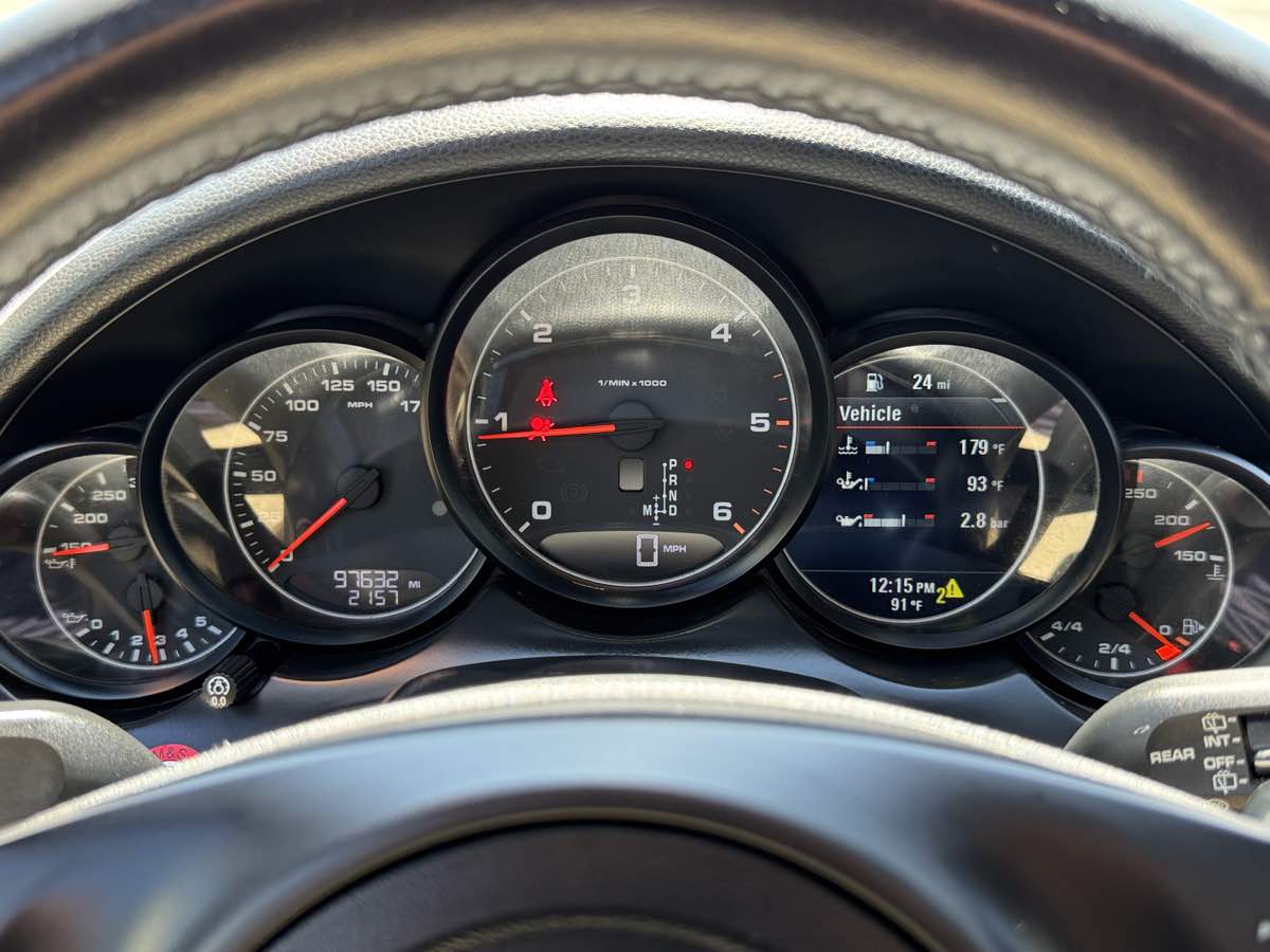 Photo 34 of this Porsche Cayenne