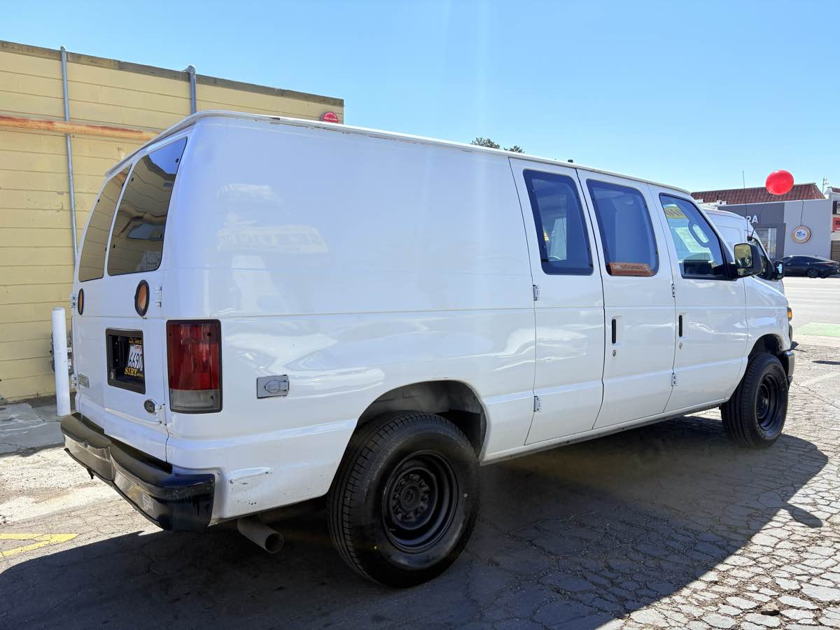 2010 Ford E-Series Econoline Van Commercial - Photo 4