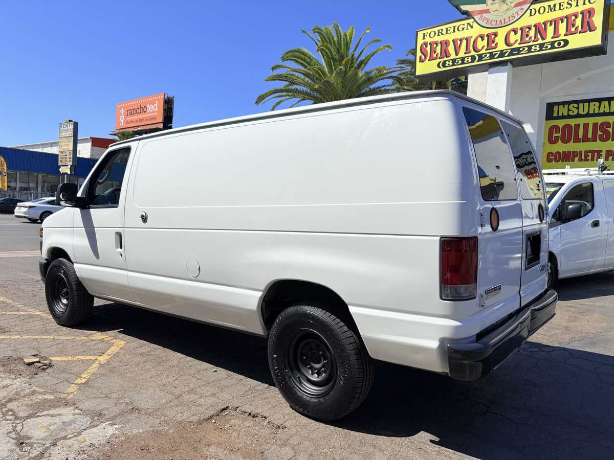 2010 Ford E-Series Econoline Van Commercial - Photo 5