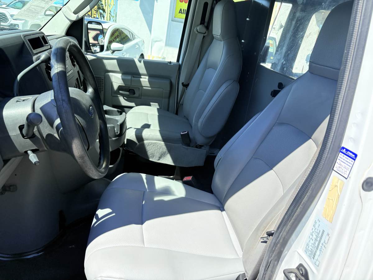 2010 Ford E-Series Econoline Van Commercial - Photo 8