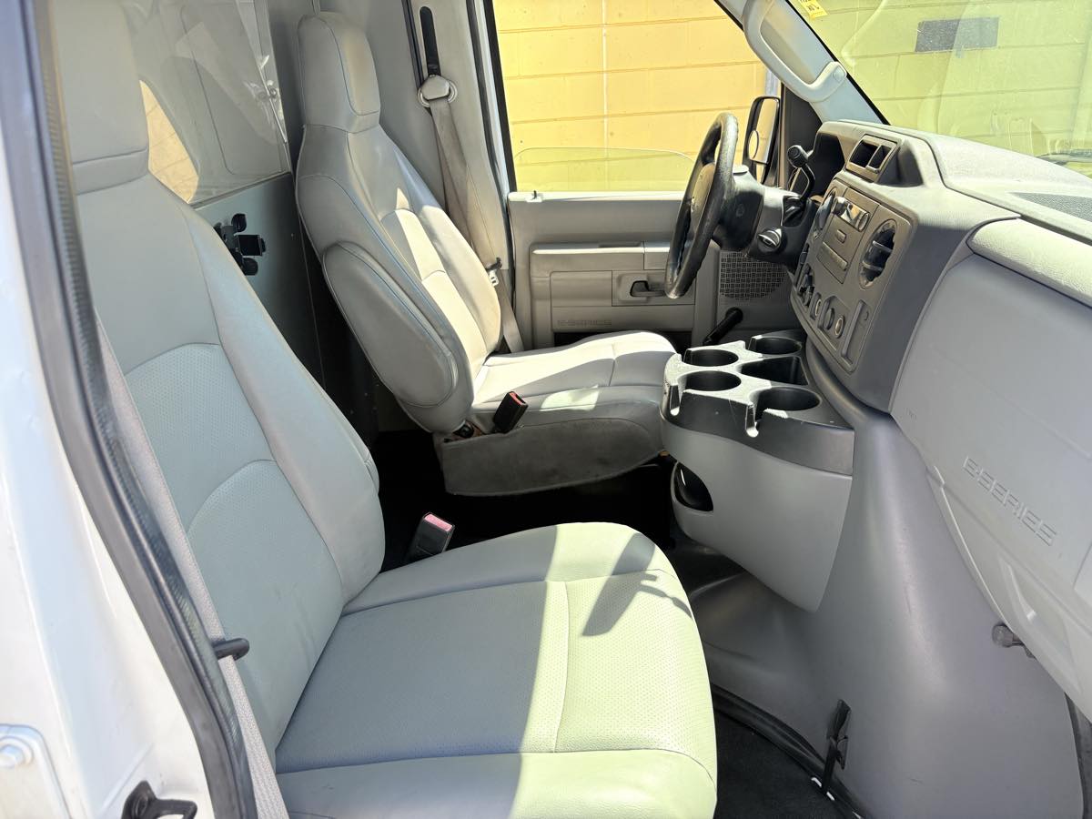 2010 Ford E-Series Econoline Van Commercial - Photo 9