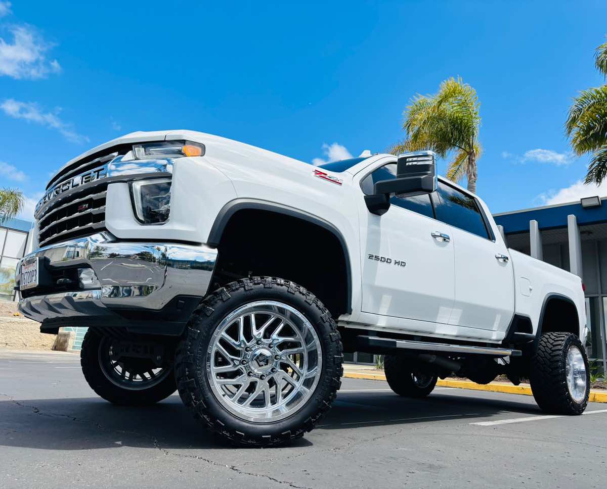 2021 Chevrolet Silverado 2500HD LTZ - Photo 2