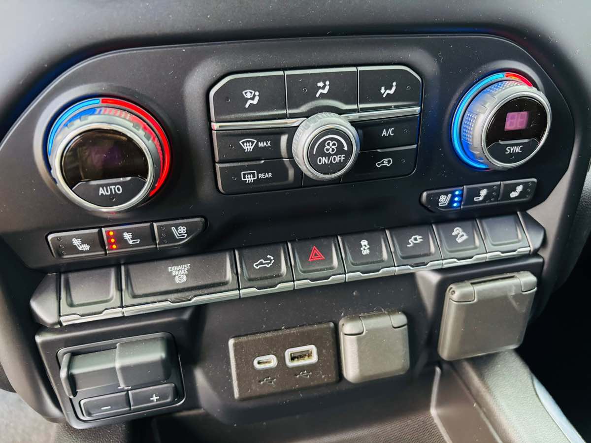 2021 Chevrolet Silverado 2500HD LTZ - Photo 29