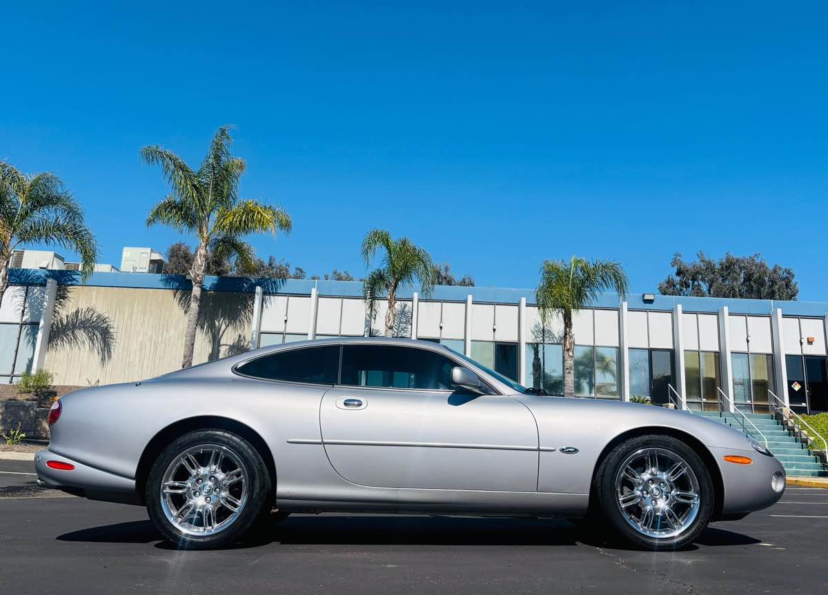 2001 Jaguar XK Series XK8 Coupe - Photo 6