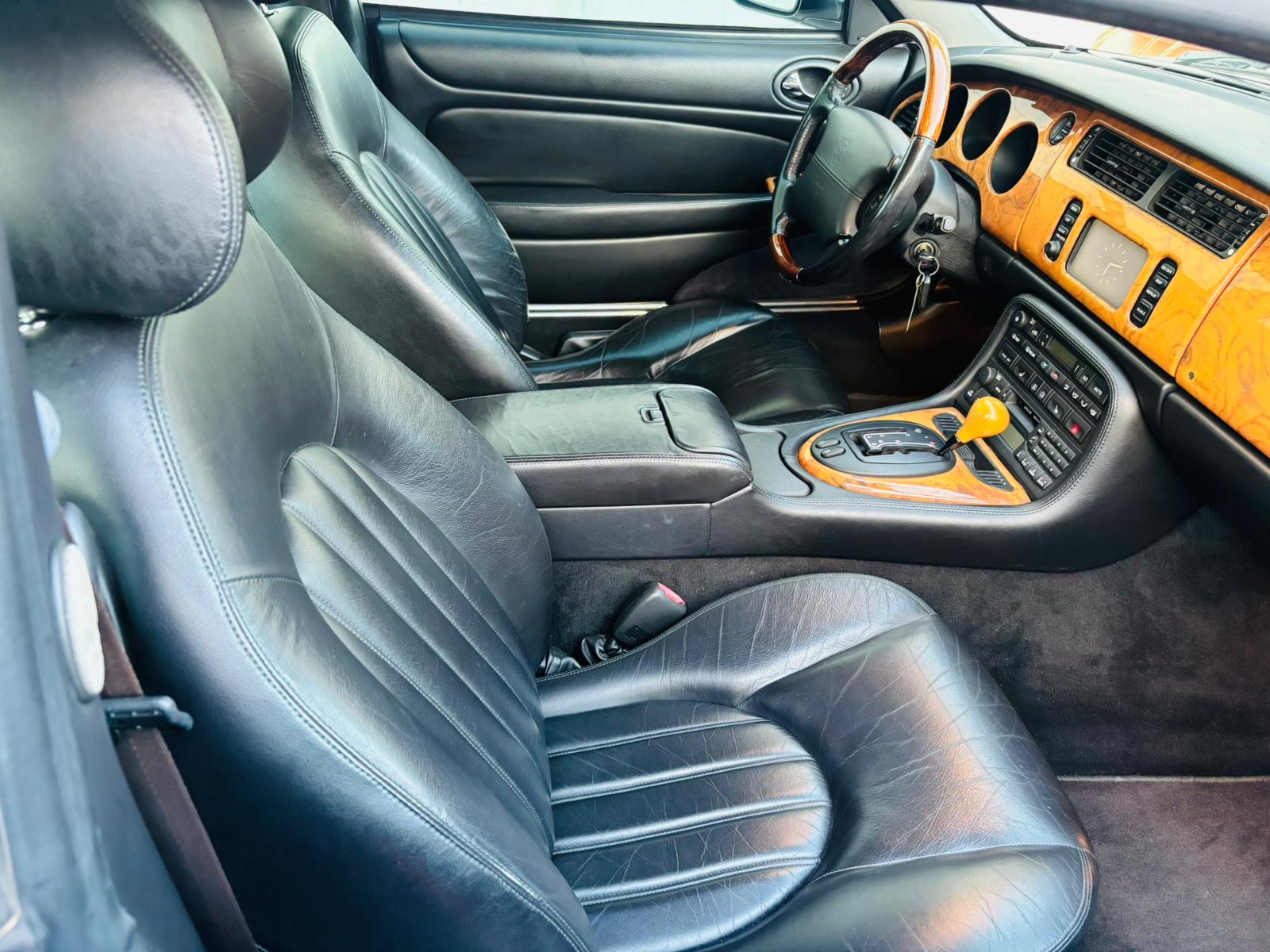 2001 Jaguar XK Series XK8 Coupe - Photo 11