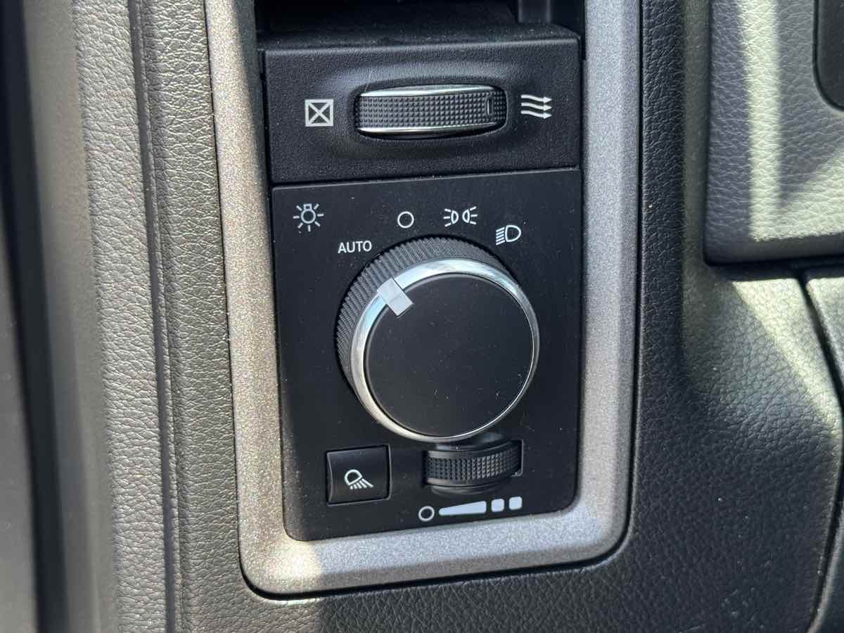 2018 RAM Ram 1500 Pickup Tradesman - Photo 18