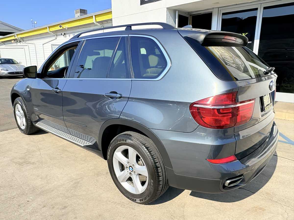 2011 BMW X5 xDrive50i - Photo 3