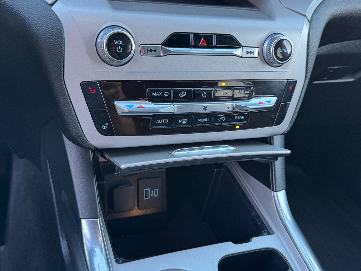 2023 Ford Explorer XLT - Photo 30