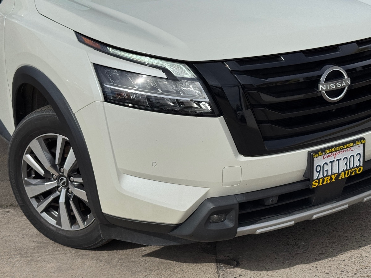 2023 Nissan Pathfinder SL - Photo 3