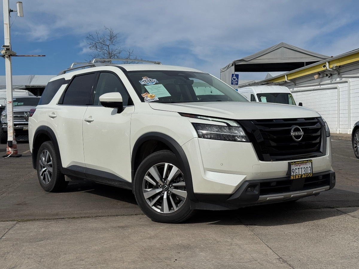 2023 Nissan Pathfinder SL - Photo 2