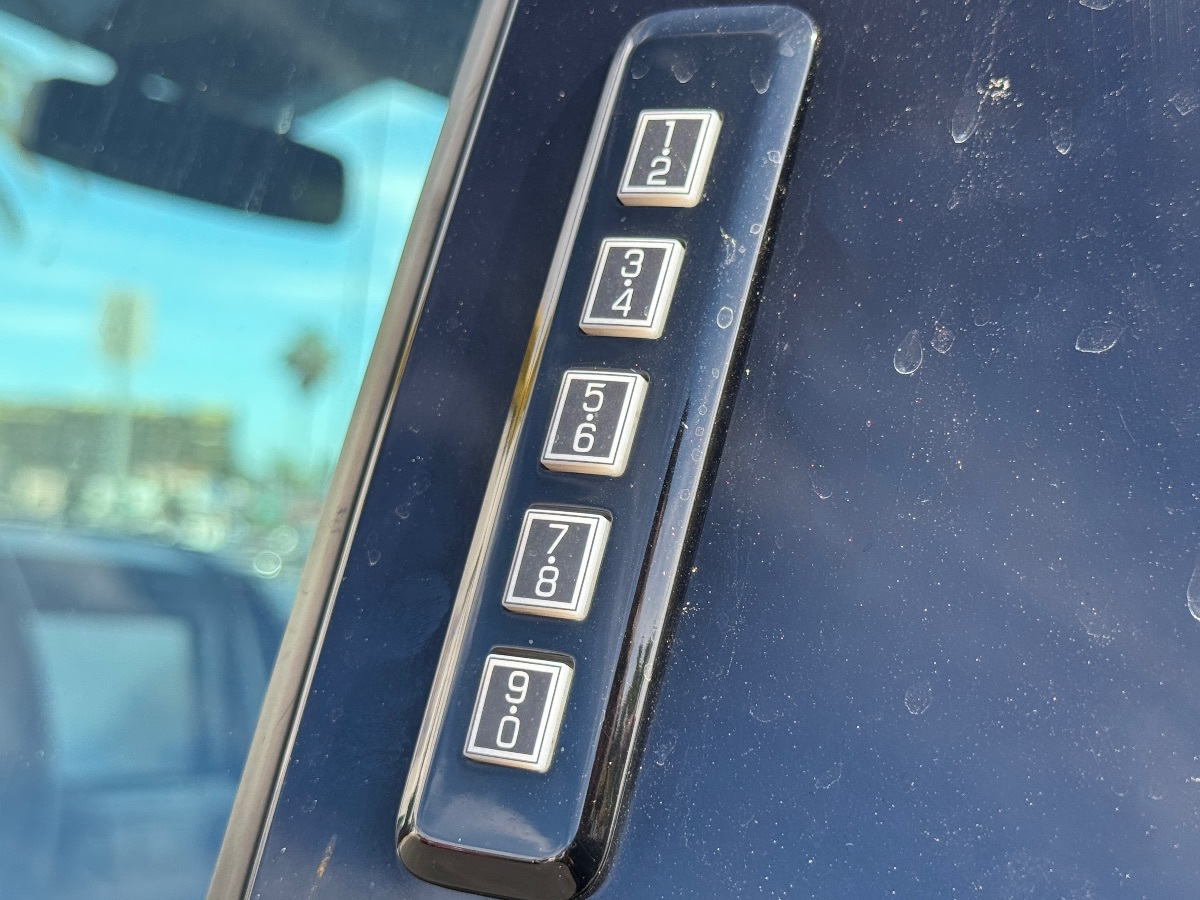 2020 Ford F-150 Raptor - Photo 21