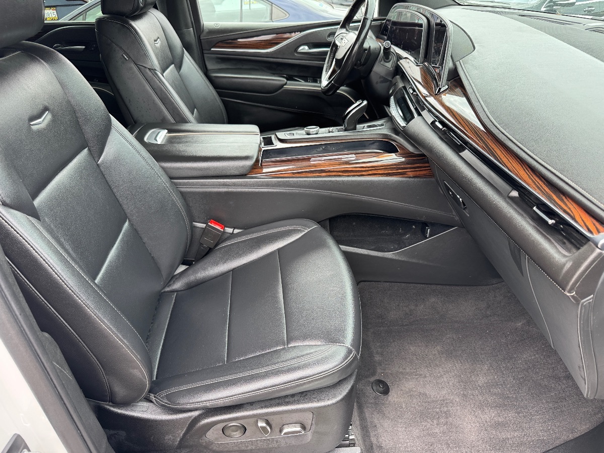 2022 Cadillac Escalade Luxury - Photo 18