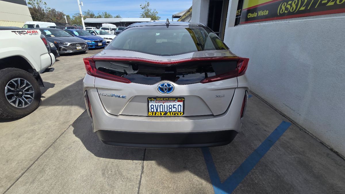 View vehicle photo 5