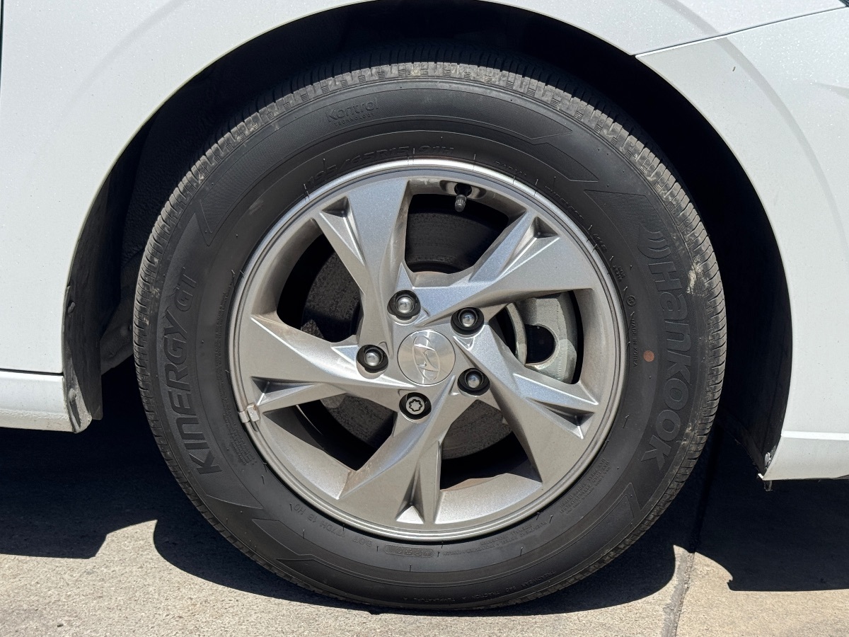 2021 Hyundai Elantra SE - Photo 5