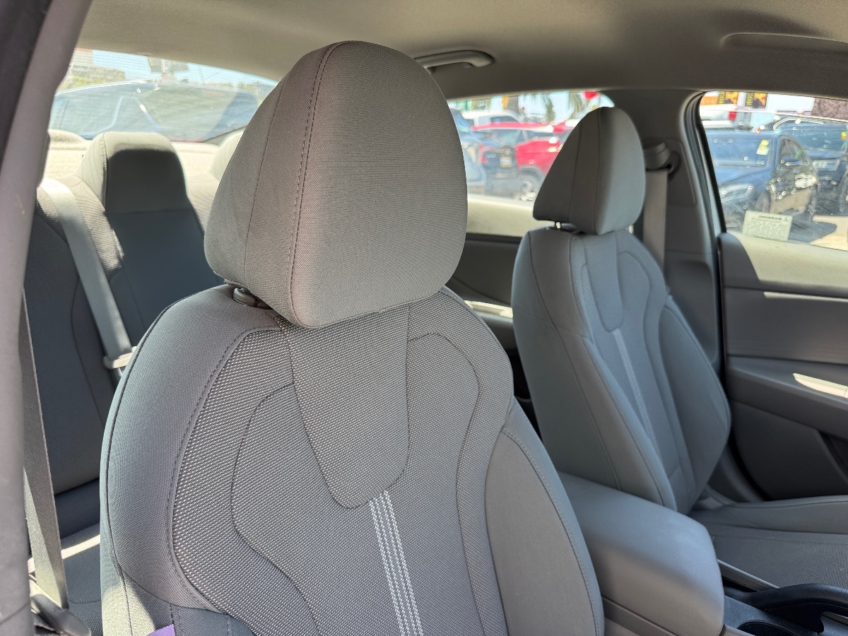 2021 Hyundai Elantra SE - Photo 13