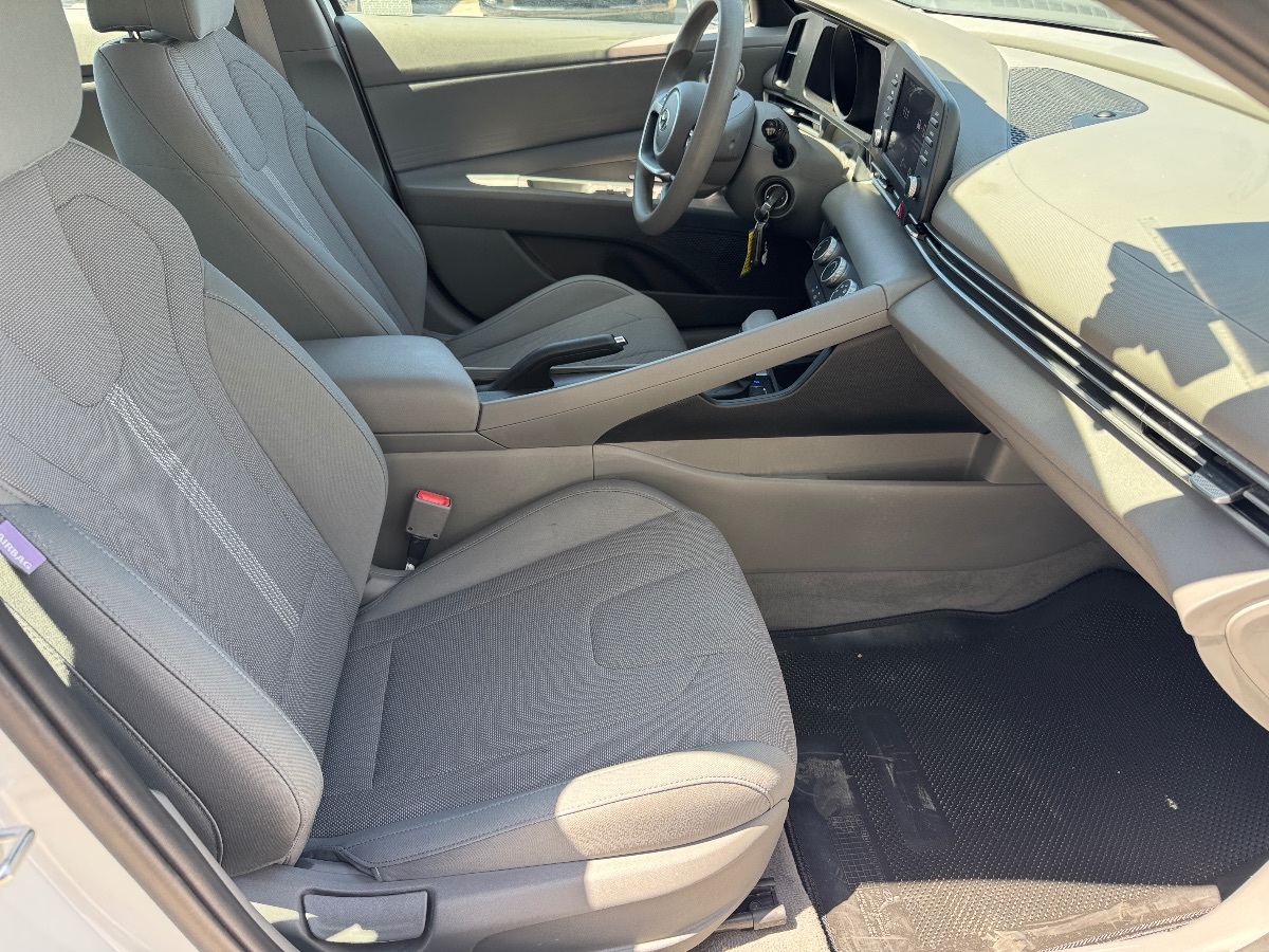 2021 Hyundai Elantra SE - Photo 14
