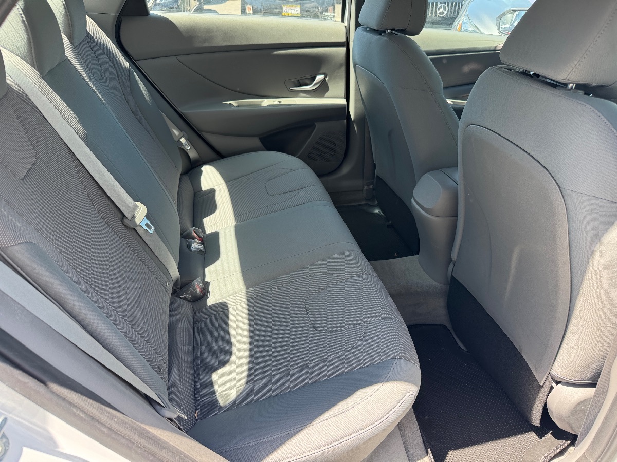 2021 Hyundai Elantra SE - Photo 15
