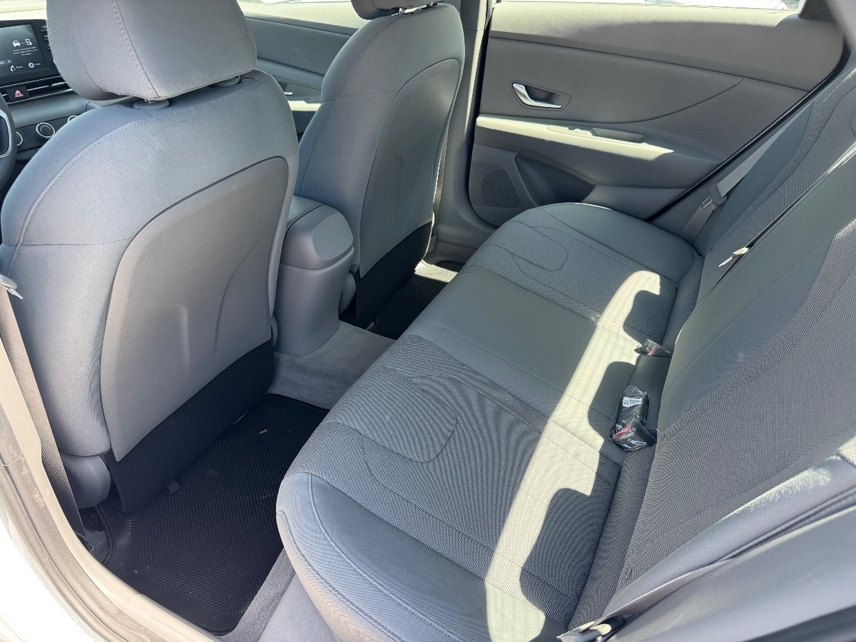 2021 Hyundai Elantra SE - Photo 16