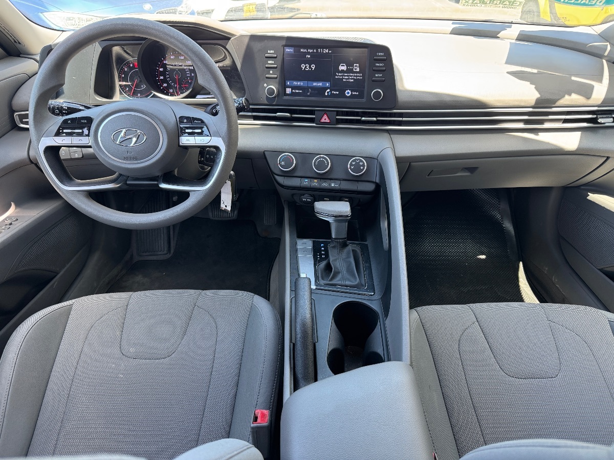 2021 Hyundai Elantra SE - Photo 17