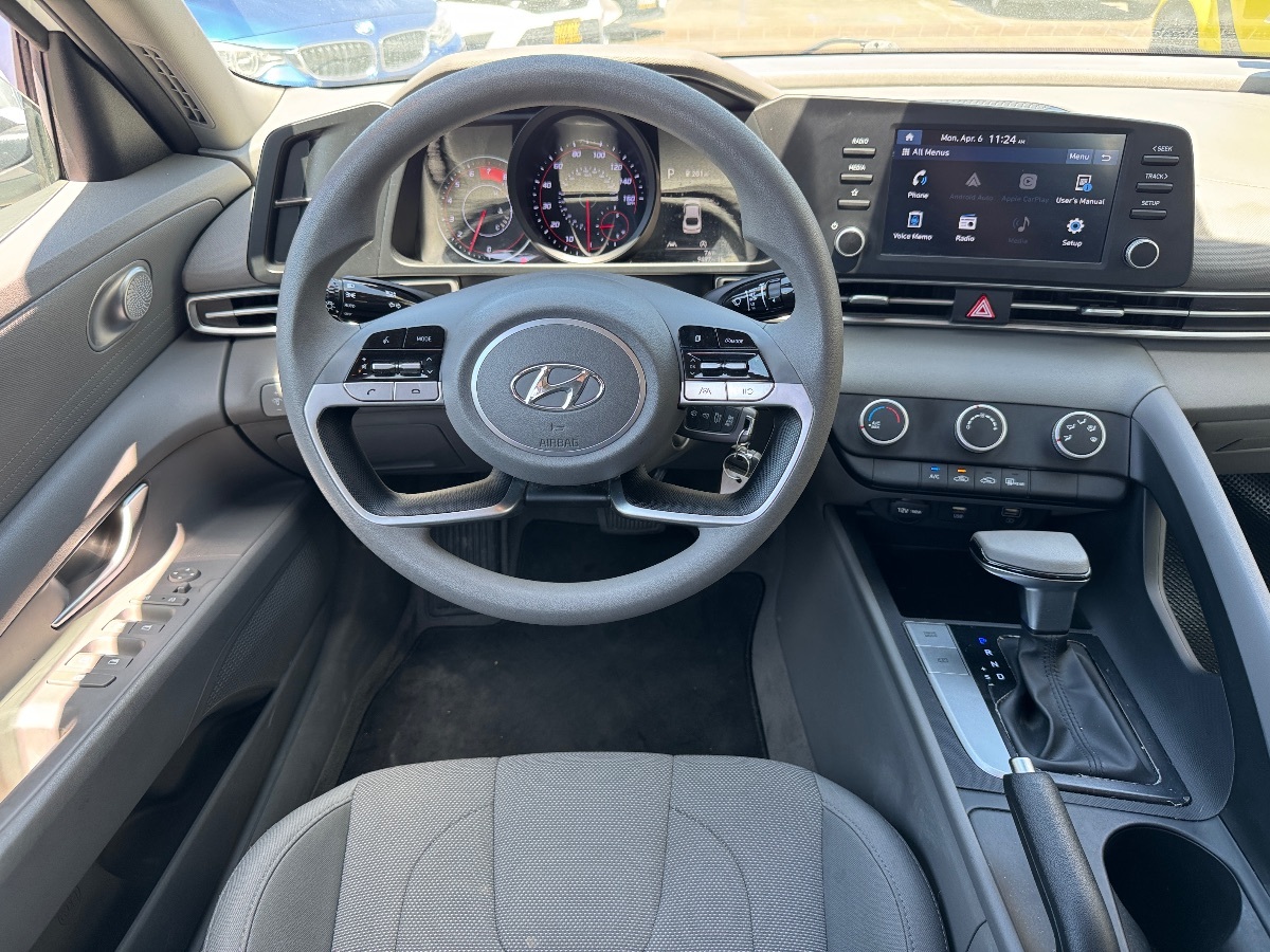 2021 Hyundai Elantra SE - Photo 18